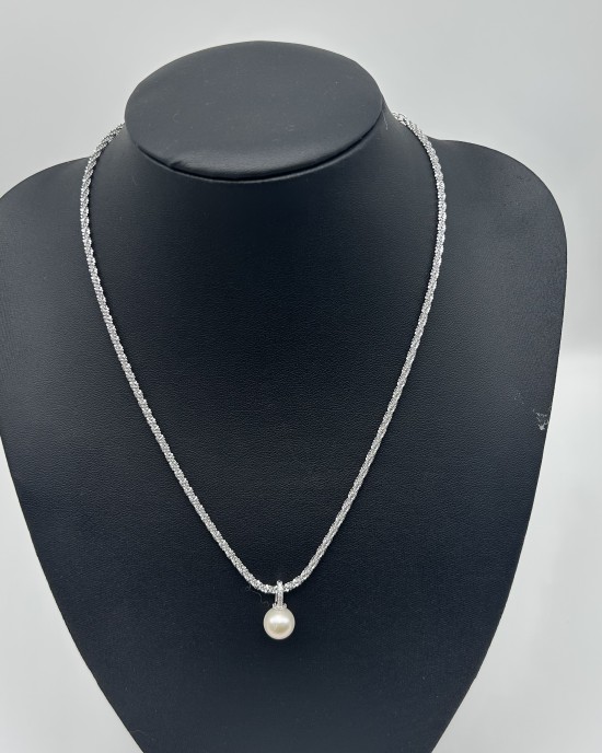 Silver pearl necklace