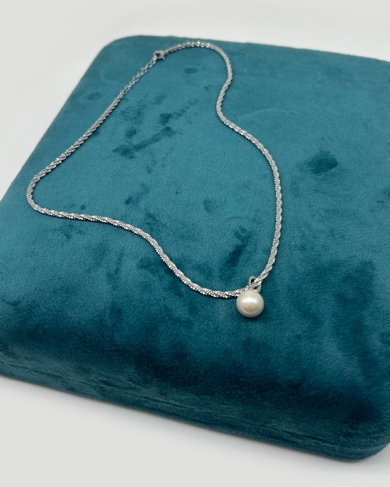 Silver pearl necklace