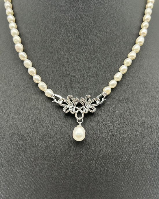 Silver flower pearl necklace