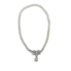 Silver flower pearl necklace