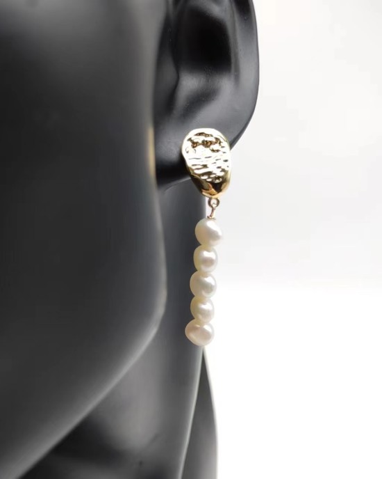 Four pearl earrings