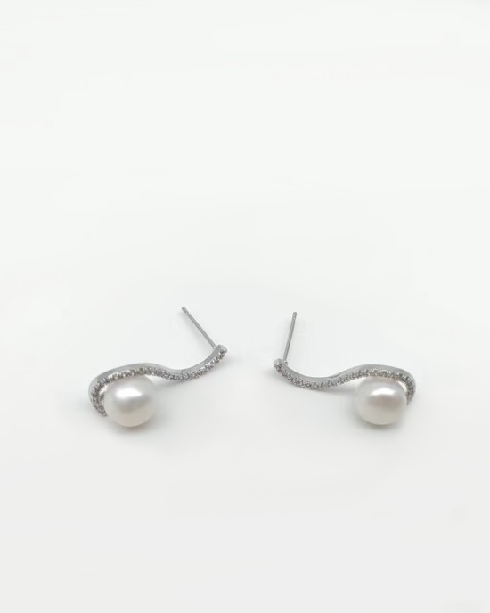 Serpentine pearl earrings