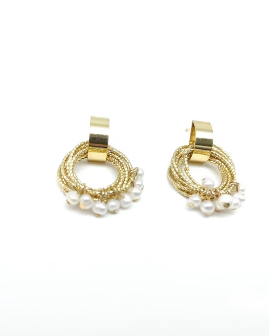 Hoop pearl earrings