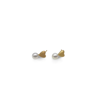 Heart-shaped pearl earrings