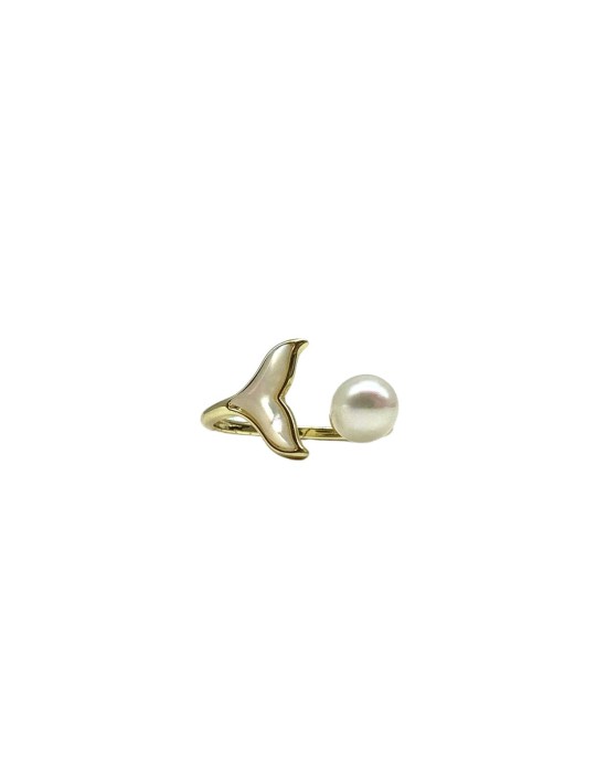 White mother-of-pearl fishtail ring
