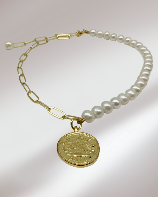 Gold tag pearl necklace